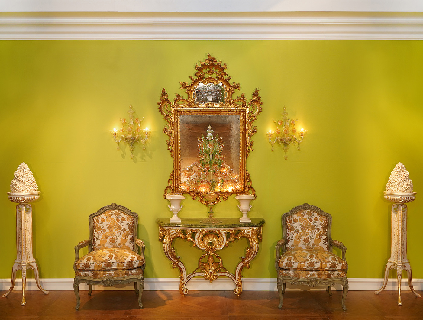 Louis XV armchair, baroque consolle, venetian mirror, Murano flambeau, Venetian appliques, Transition flowerpot holders | P.& G. Cugini Lanzani