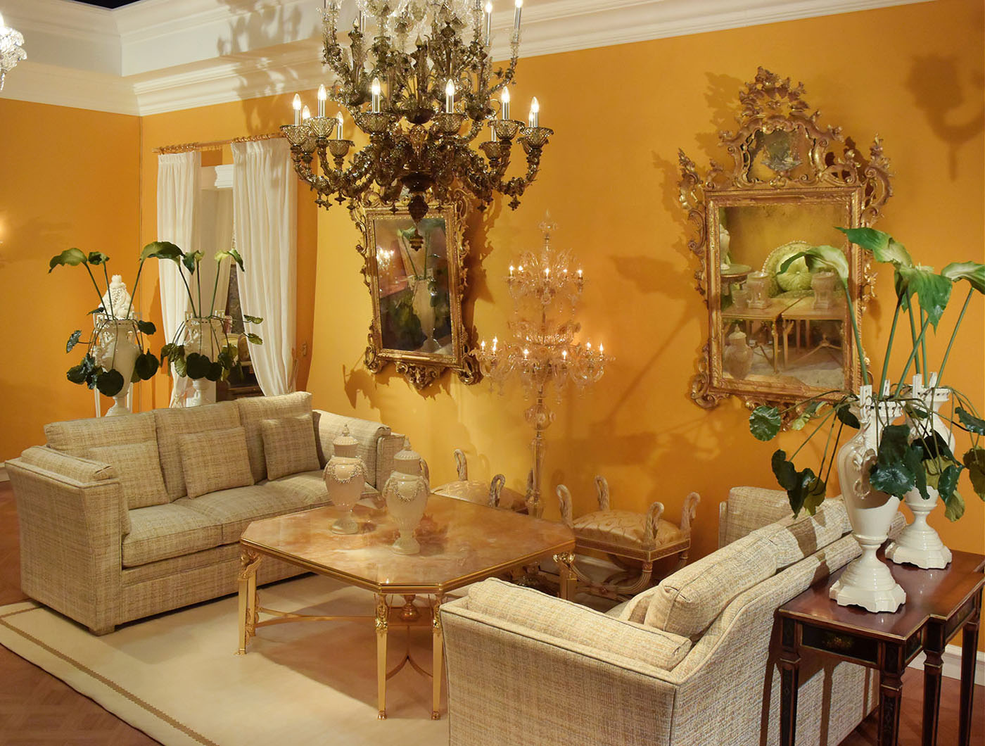 classical full fabric sofa, 24k gilt brass coffeee table with champagne onix top, venetian gilt mirror, Murano chandeliere | P.& G. Cugini Lanzani